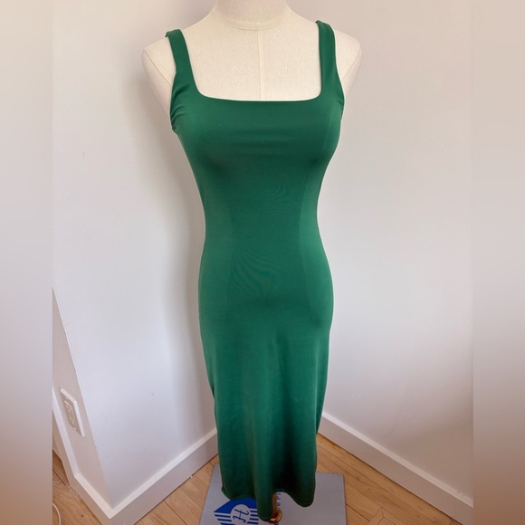 gaze Dresses & Skirts - Chic Green Midi Dress with Flowy Skirt and Sleeveless Design